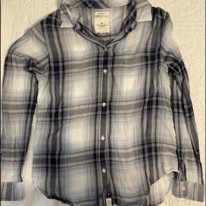 American Eagle lightweight plaid shirt S
